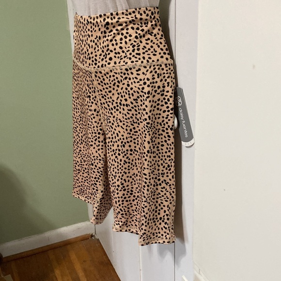 DAISY FUENTES Ultra High Waist Cheetah Leopard Print Bike Shorts Tan Black XL - Picture 3 of 8